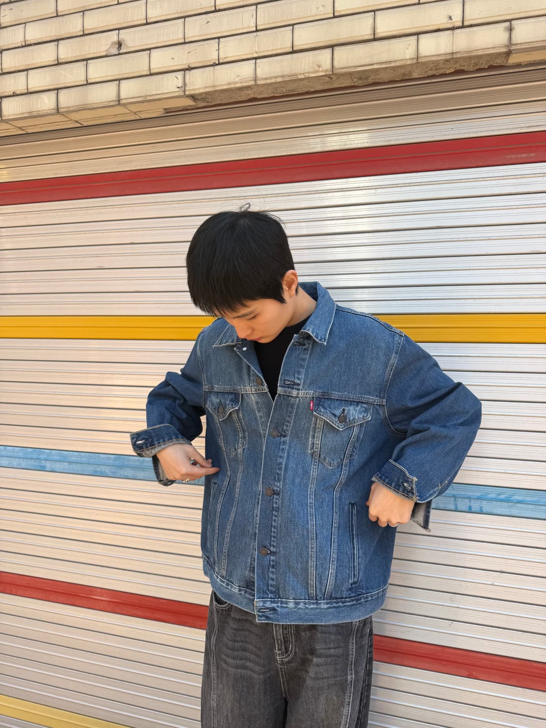 Levi’s Vintage Fit Denim Trucker Jacket 상품이미지2