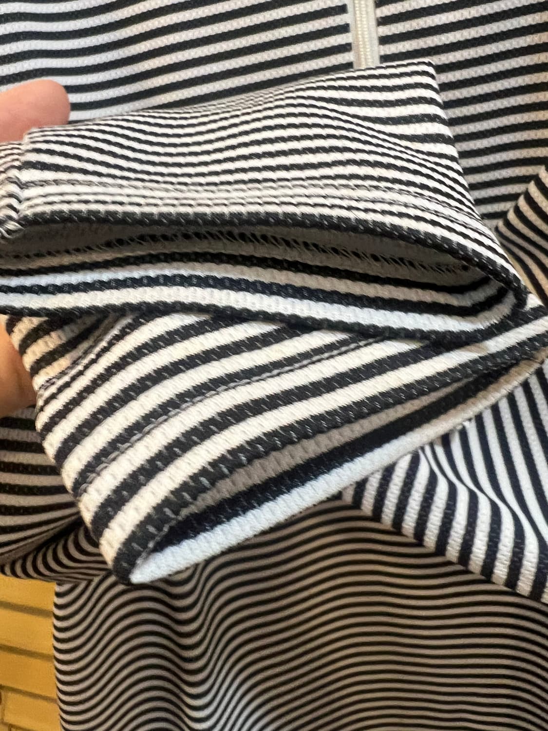 캘러웨이 블랙 스트라이프 골프 반집업티셔츠  상품이미지4