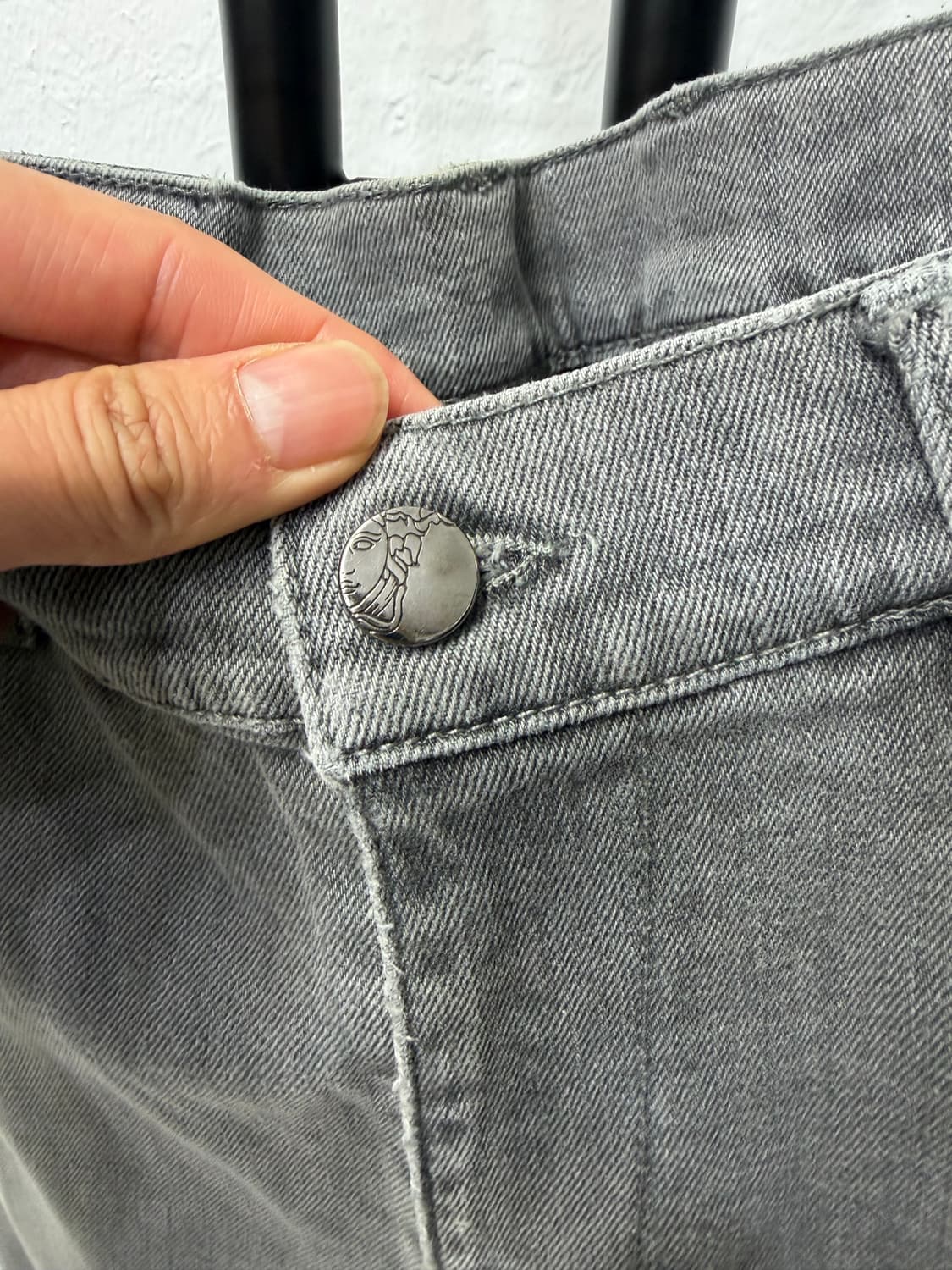 매장판정품) 베르사체 남성 바이커 스타일 데님 팬츠 32 상품이미지4