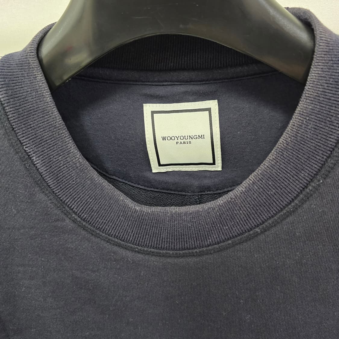 우영미 백로고 절개 맨투맨 48사이즈 판매 상품이미지3