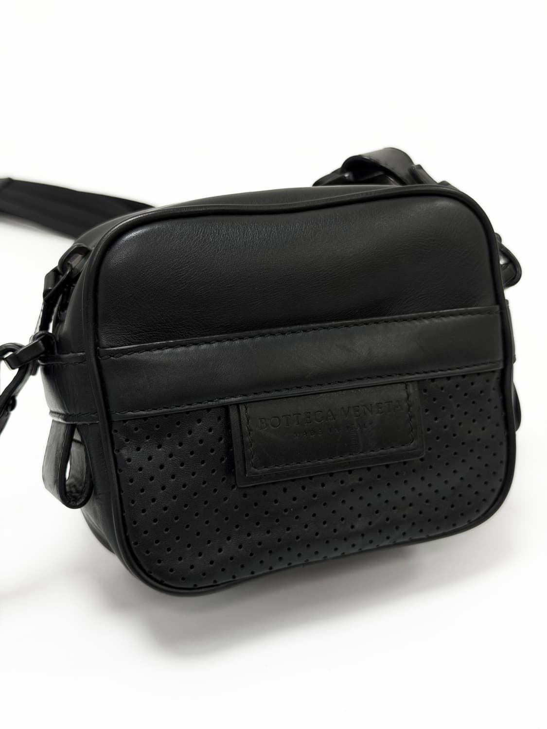 보테가베네타 퍼포레이티드 레더 미니 크로스백 상품이미지3