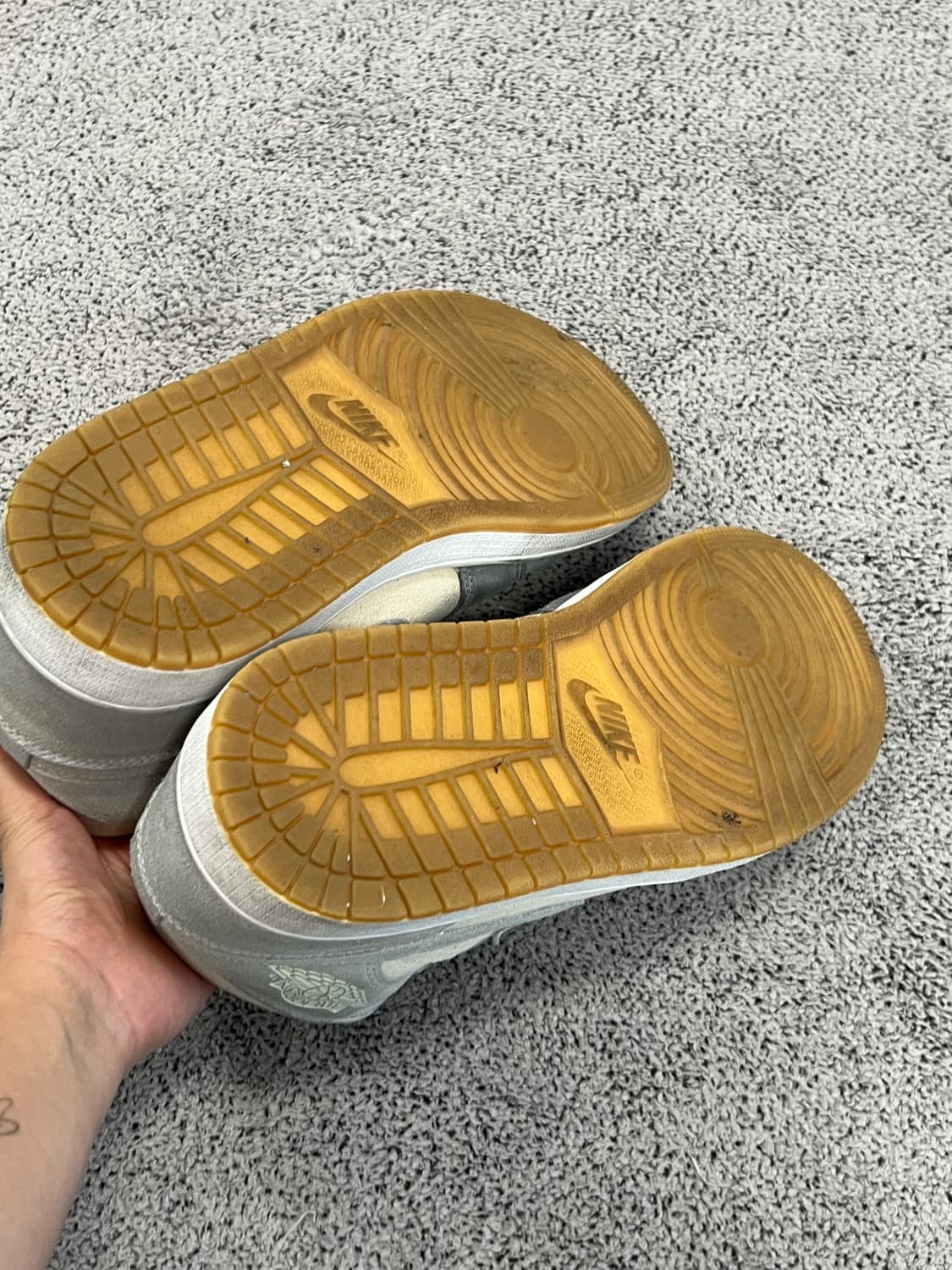 (270) 나이키 에어 조던 1 미드 SE 코코넛 밀크 그레이 상품이미지4