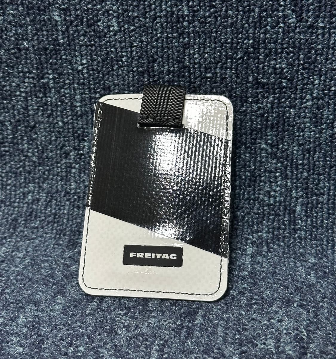 새제품 Freitag 프라이탁 유광 검흰 저스틴 상품이미지4