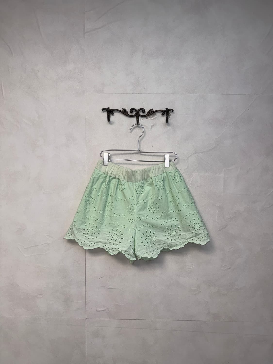 Mint floral punching cotton shorts 상품이미지1