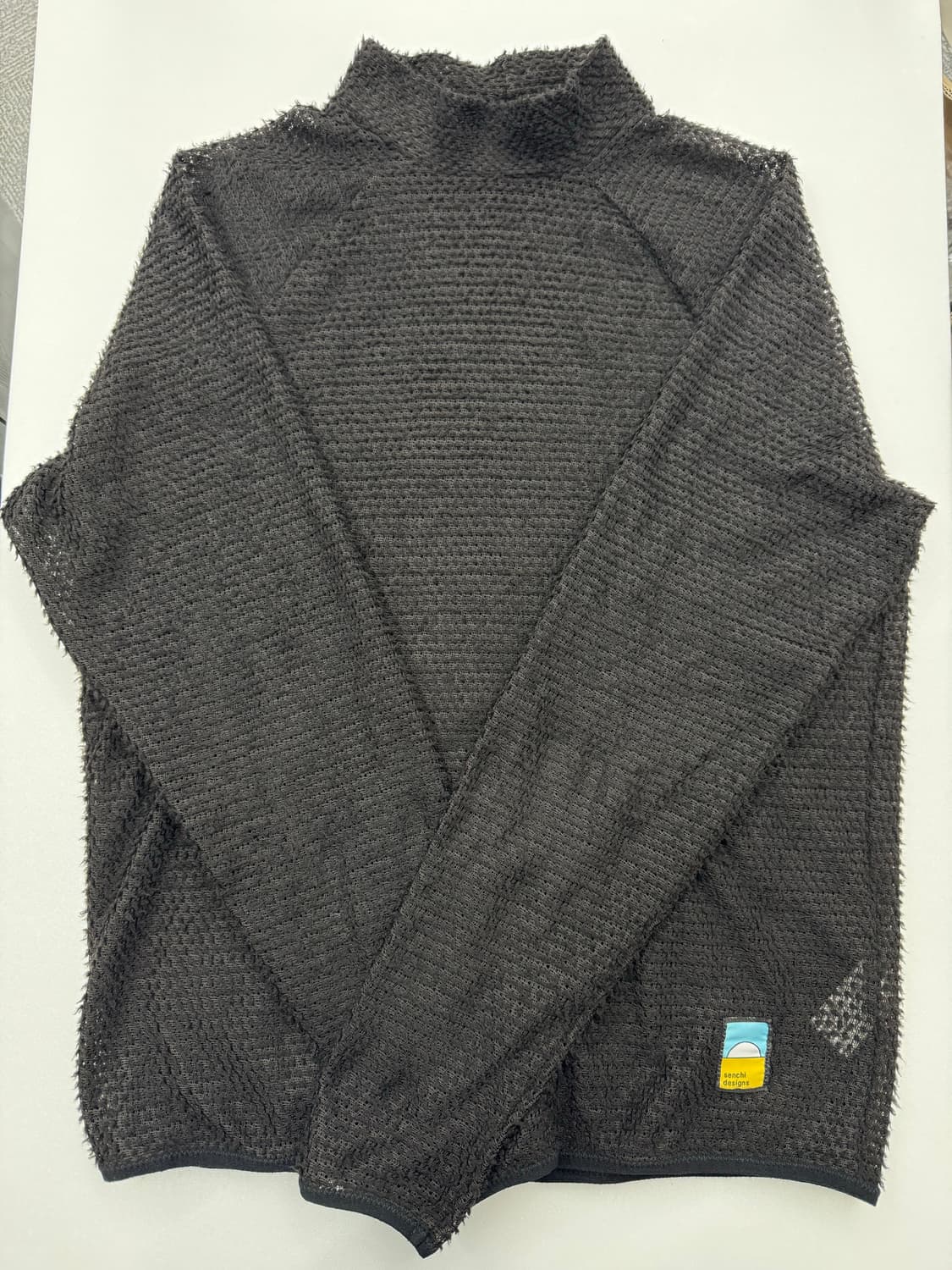 센치디자인 M 사이즈 상의 모크넥 상품이미지1