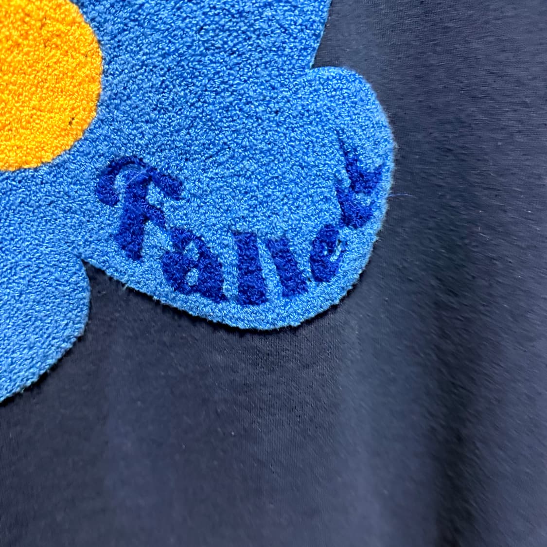 FALLETT 팔렛  부클 플라워 자수 맨투맨 네이비  상품이미지4