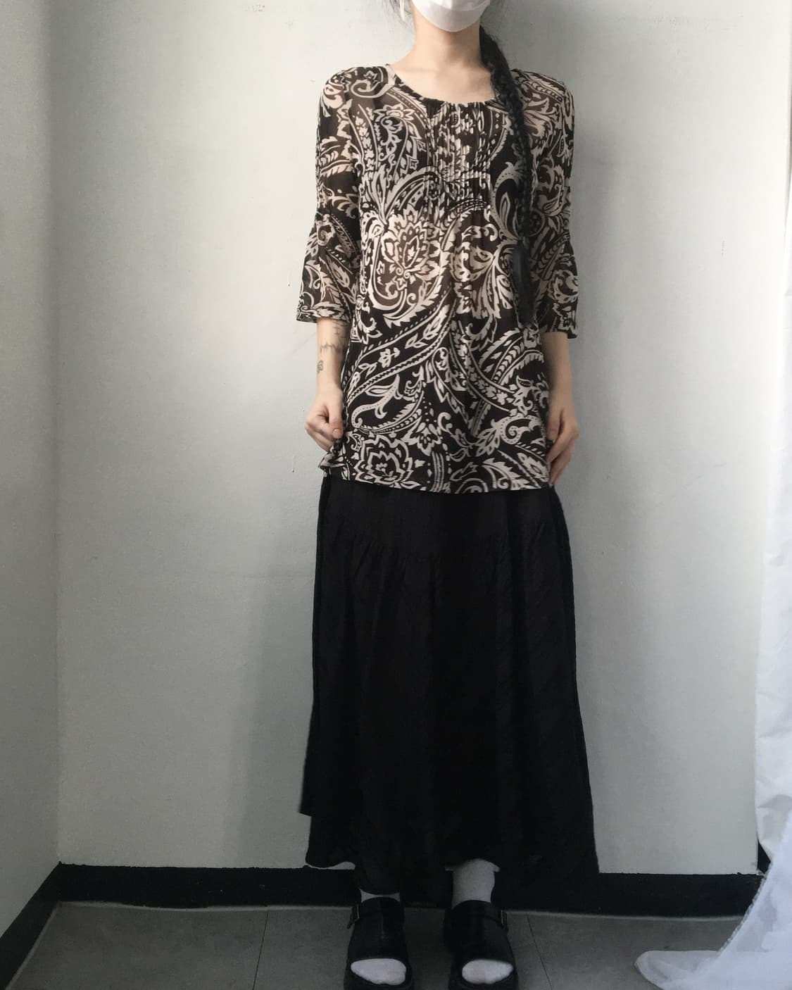 Ornament pattern mesh top 상품이미지4