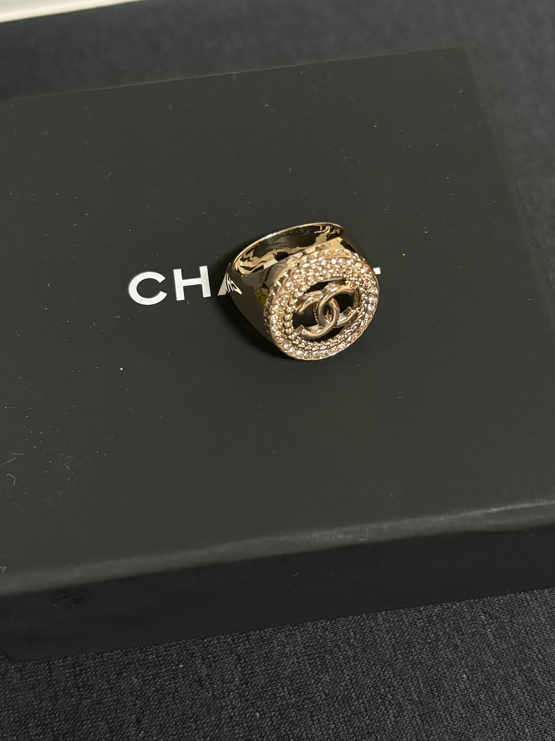샤넬 정품 cc로고 업사이클링 크리스탈 볼드 반지 상품이미지2