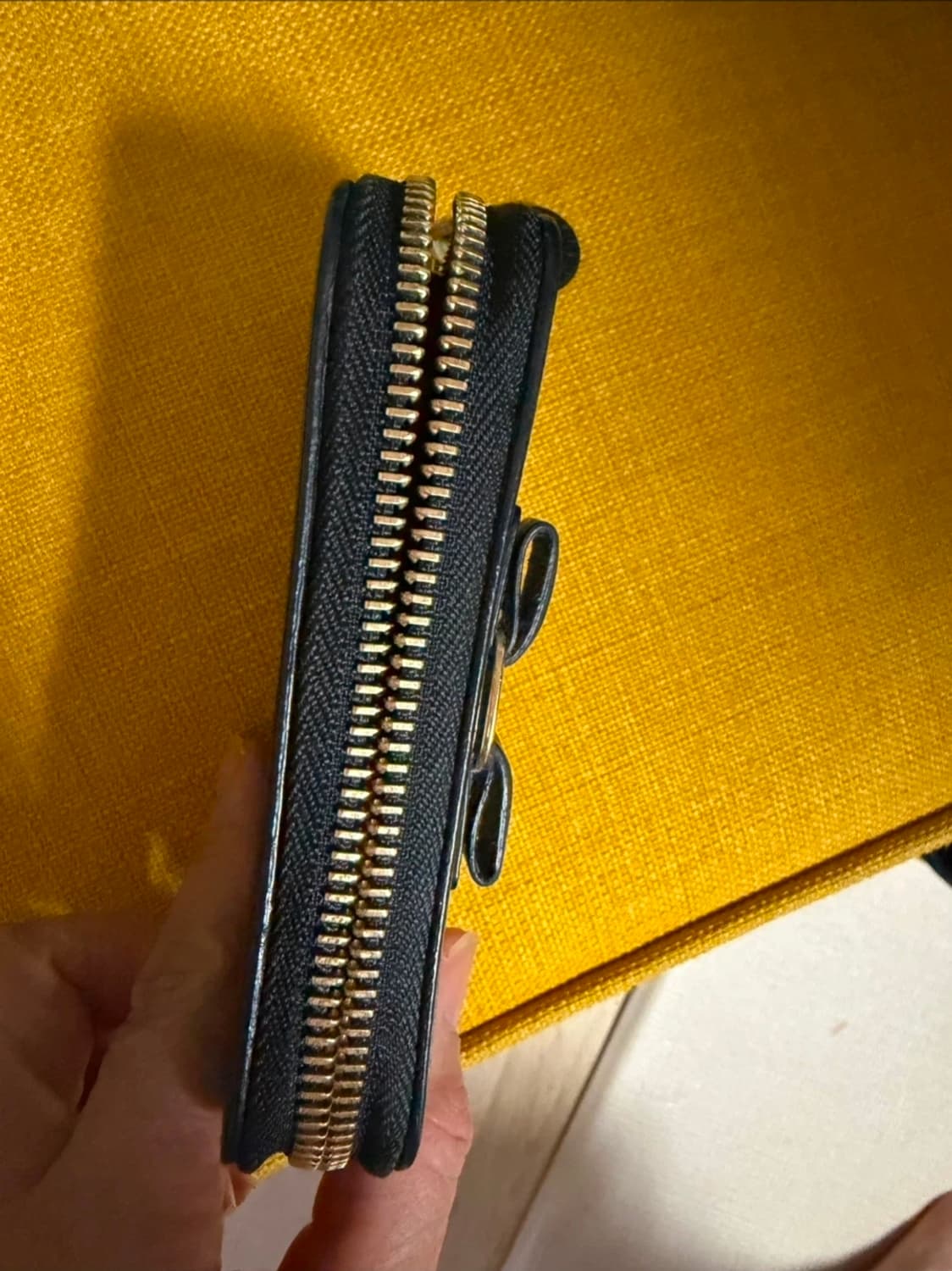 
(정품)페라가모 블랙 리본 카드지갑 상품이미지3