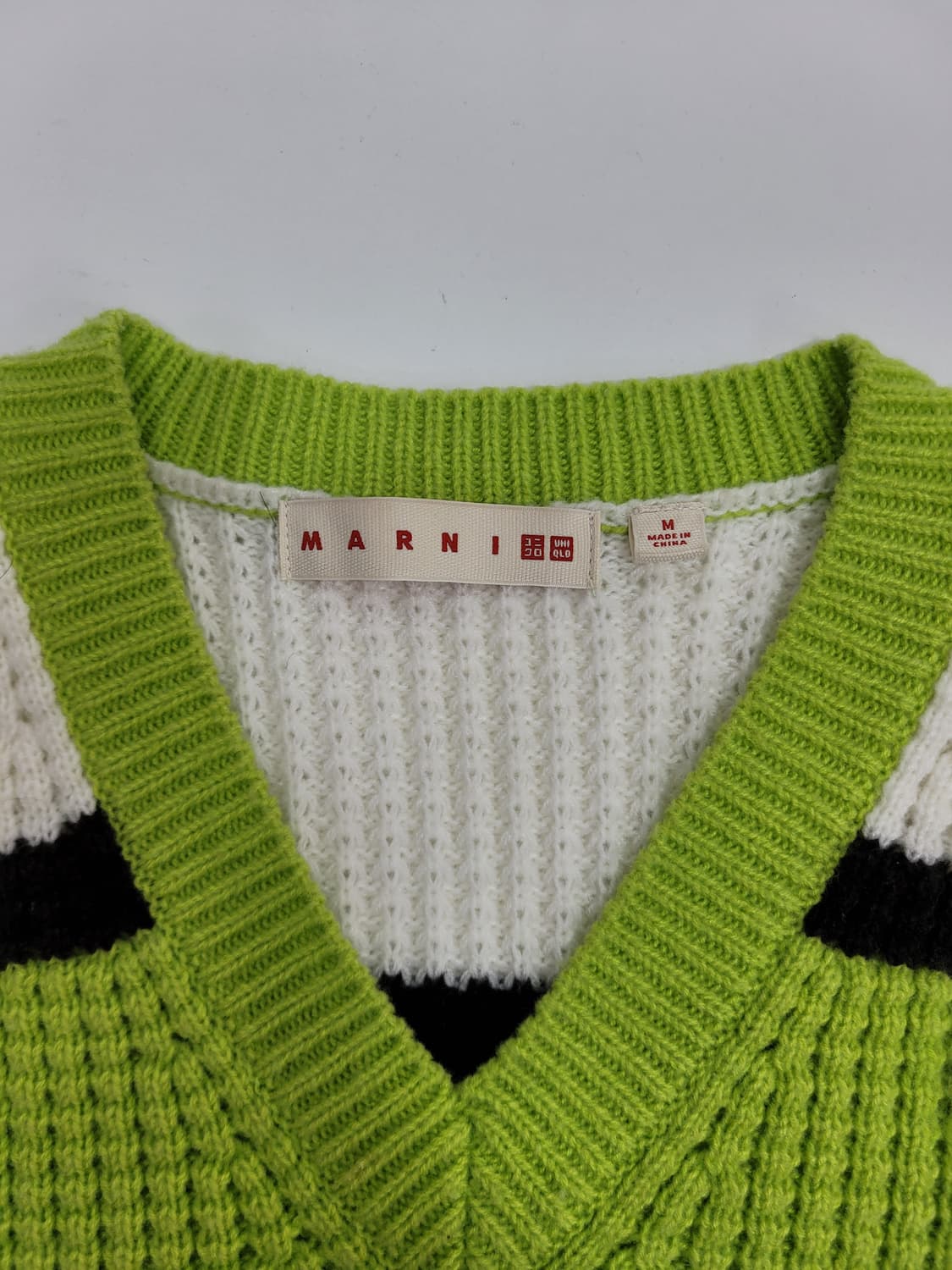 유니클로 x 마르니 팝콘 니트 브이넥 베스트 / 여 M 옐로우그린
 상품이미지7