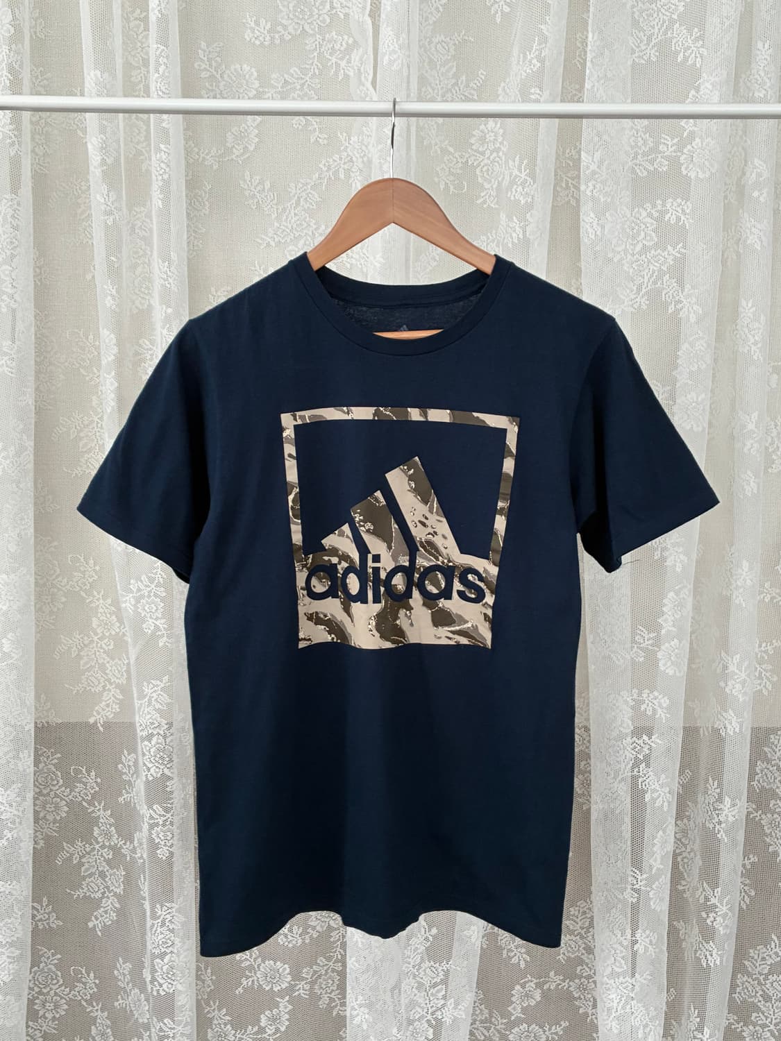 M) 아디다스 빅로고 그래픽 티셔츠 네이비 상품이미지1