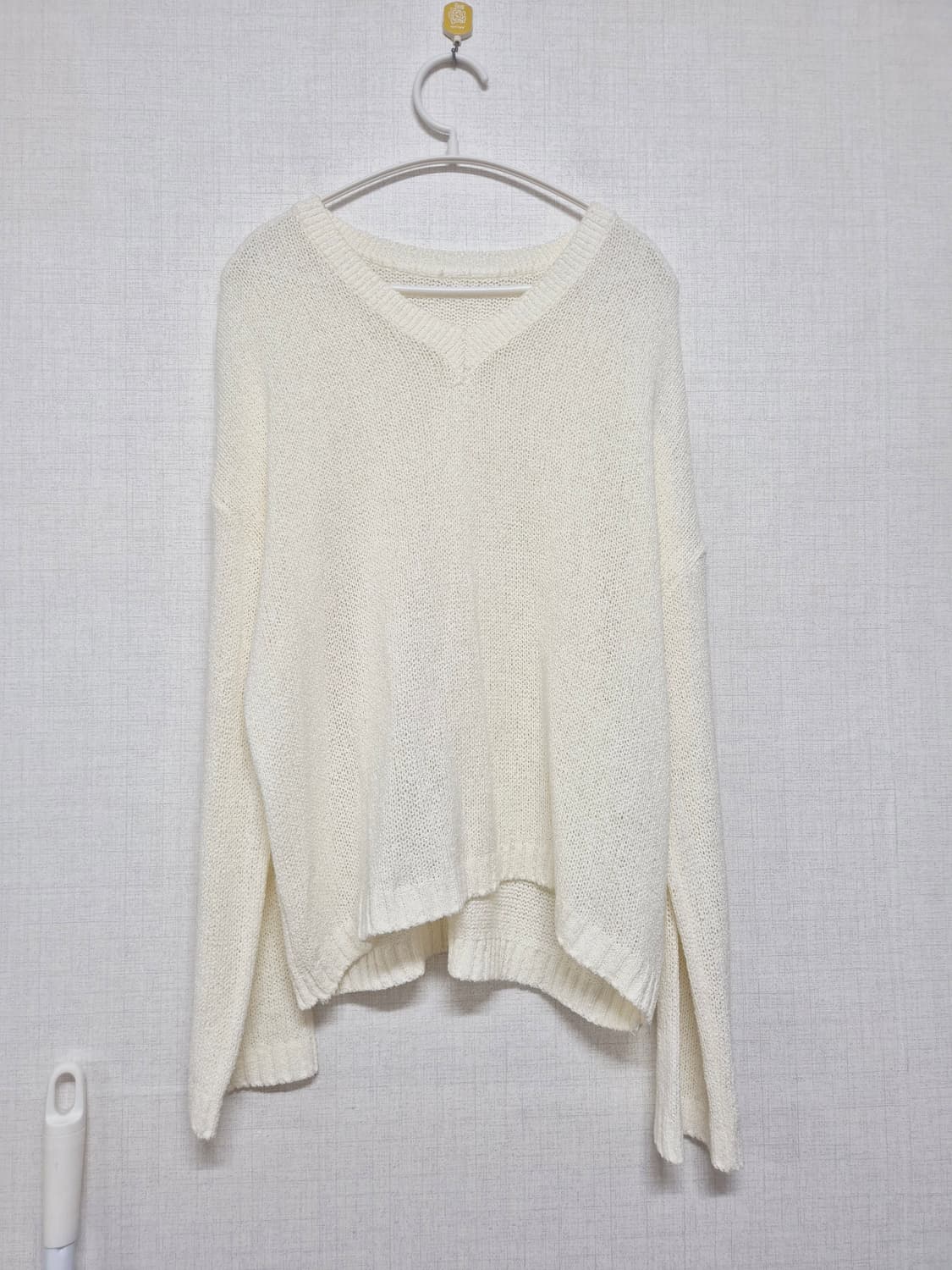 아이보리 브이넥니트 상품이미지1