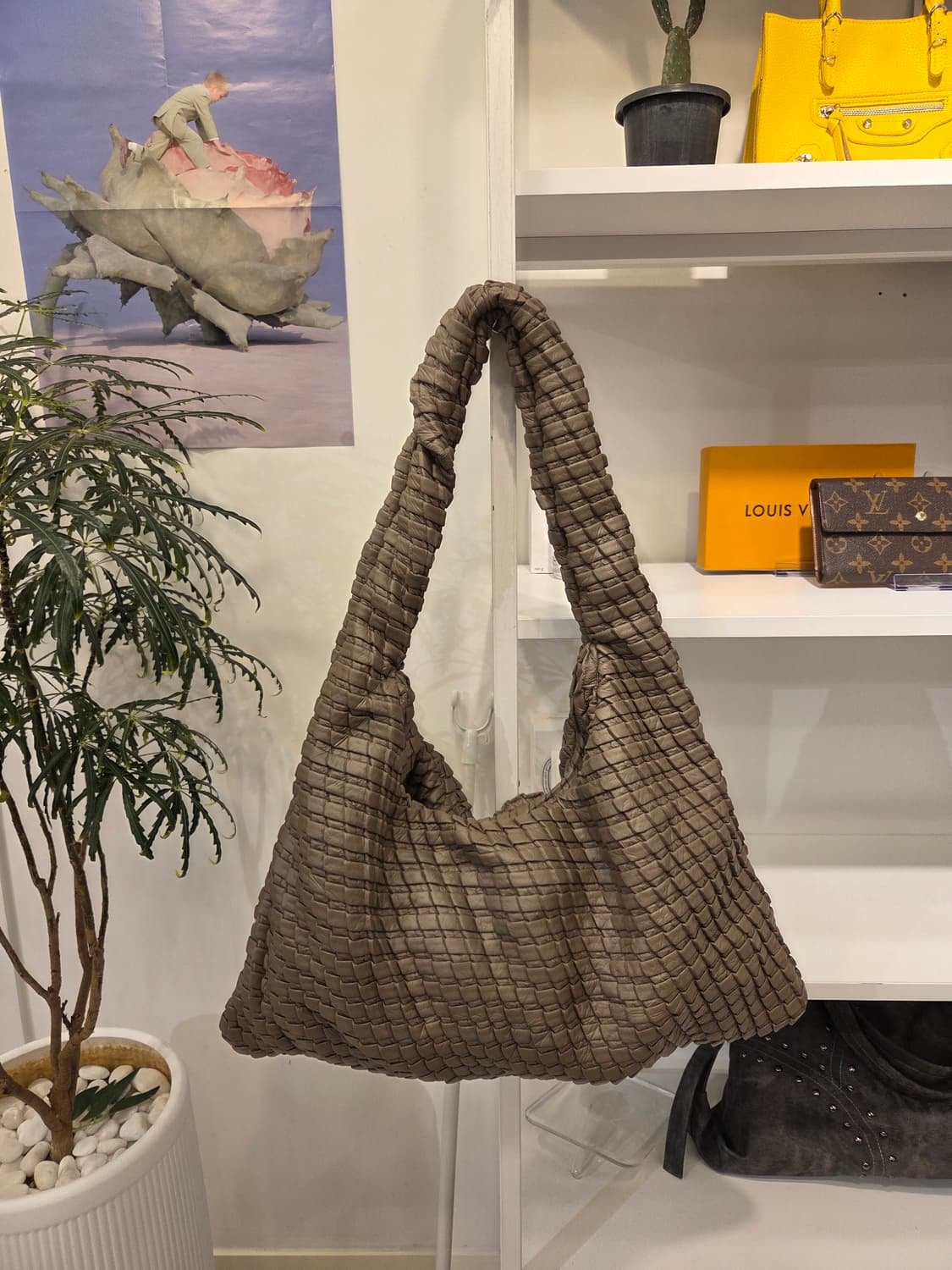 콰니백 텍스처 호보백 상품이미지1