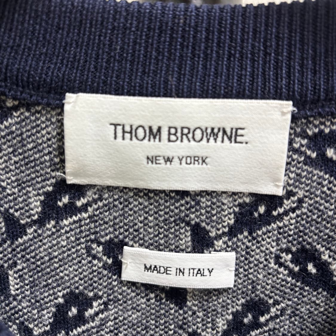 [2]톰브라운 사선완장 캐시미어 고래 니트 상품이미지3