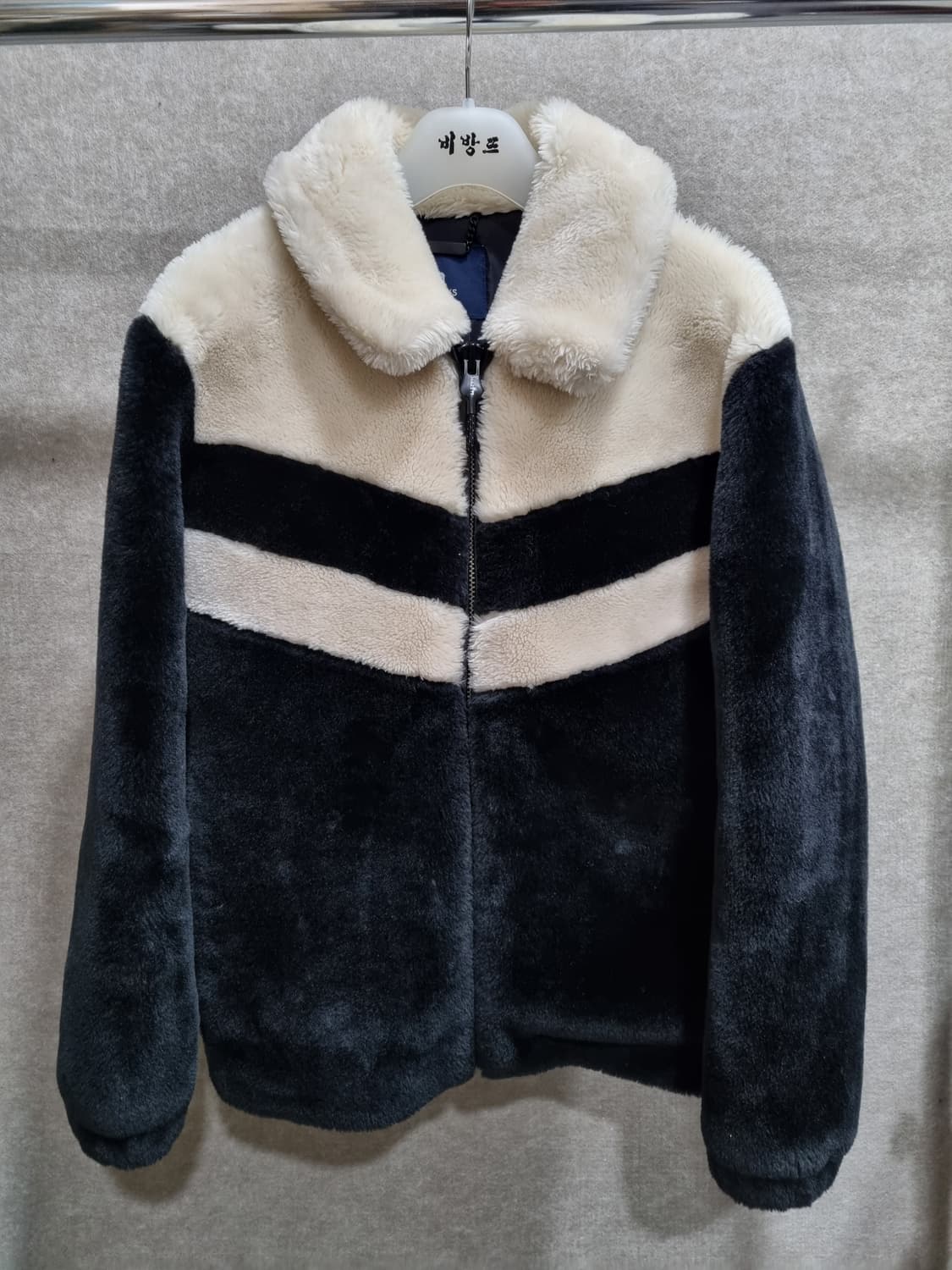 여성 90 헤지스 골프웨어 에코퍼 자켓 상품이미지1