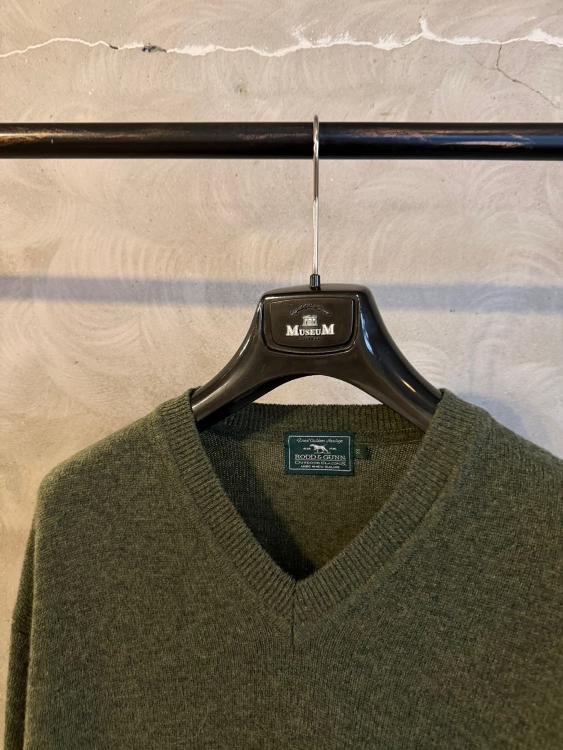 로드앤건 브이넥 니트 남성 100 상품이미지2