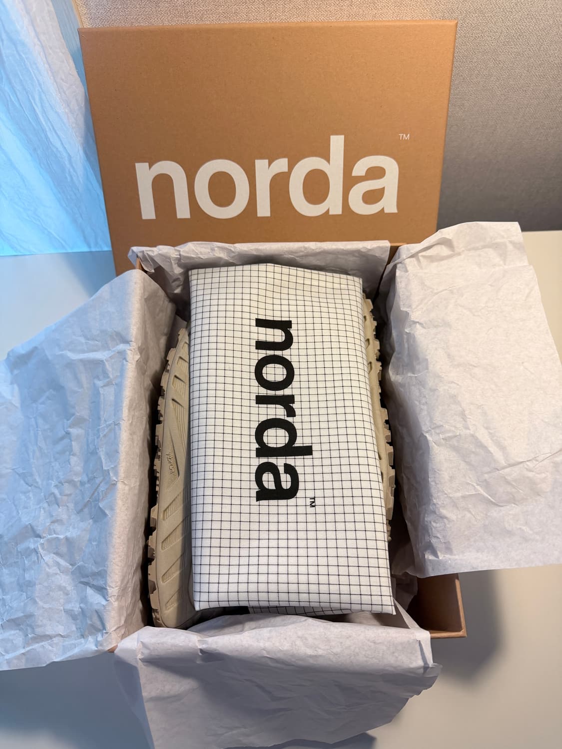 노다 Norda 002 신더 Cinder 240 상품이미지1