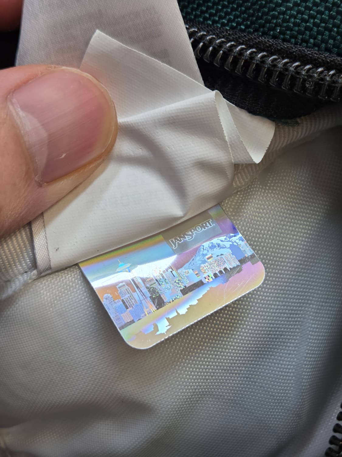 잔스포츠 백팩 JS0A4QVA 모델 판매합니다. 녹색 바탕에 하단 스웨이 상품이미지6