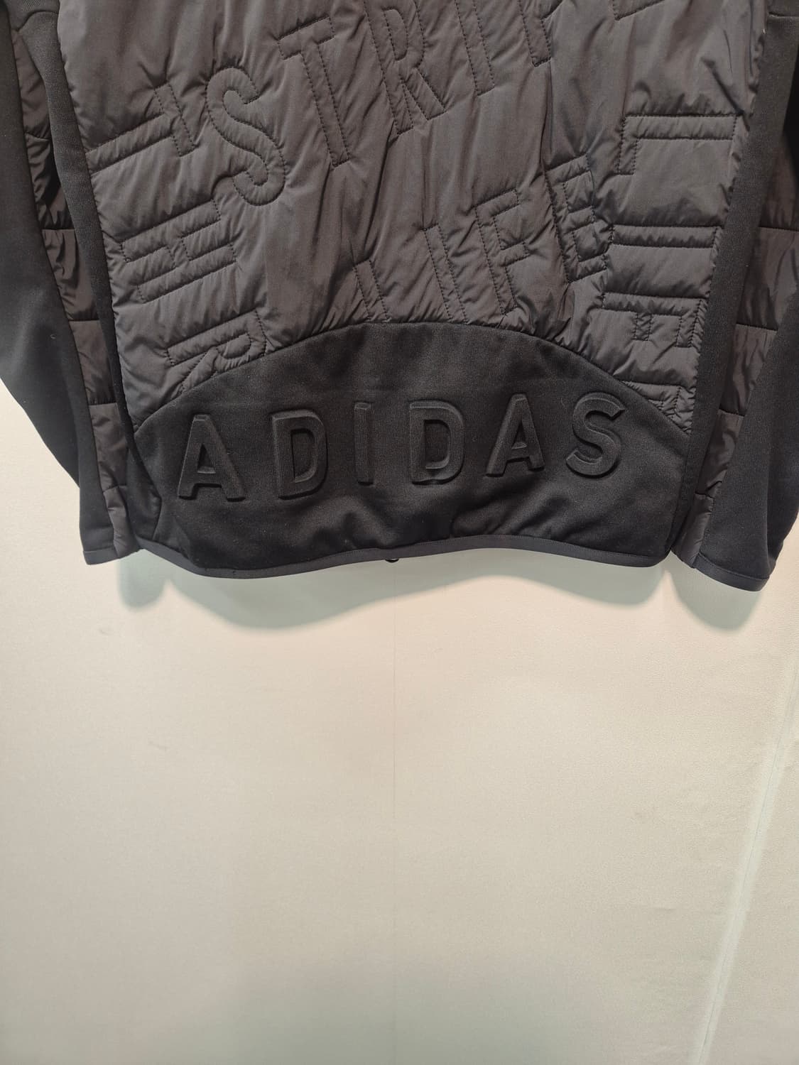 아디다스 여성 경량 패딩 자켓  M
사이즈  상품이미지5