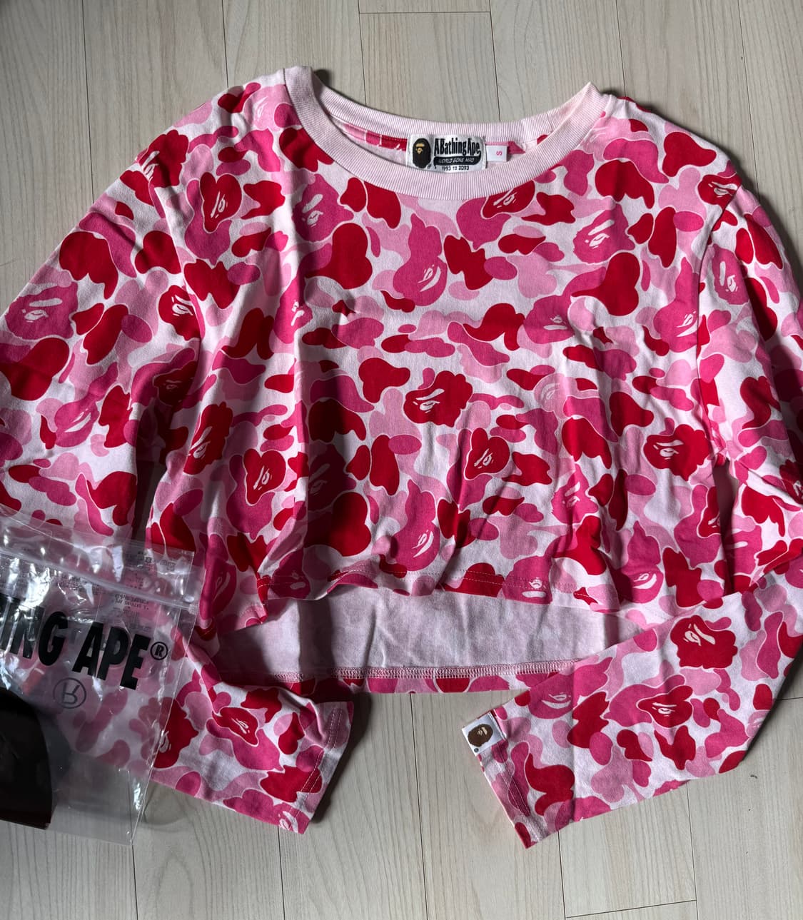 베이프 핑크카모 크롭 슬리브 티셔츠  상품이미지1