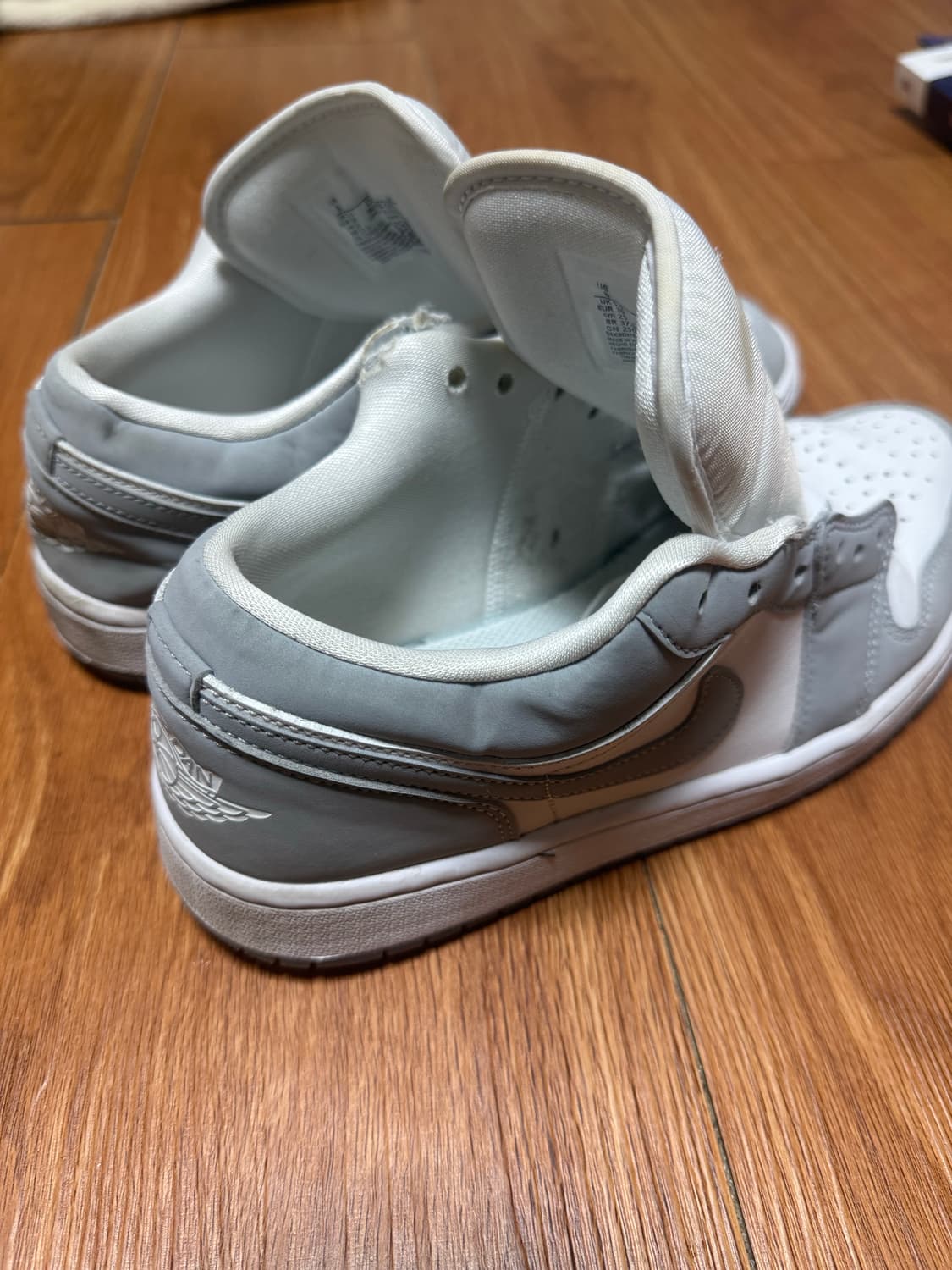 (W) 조던 1 로우 화이트 울프 그레이 판매합니다. 상품이미지4