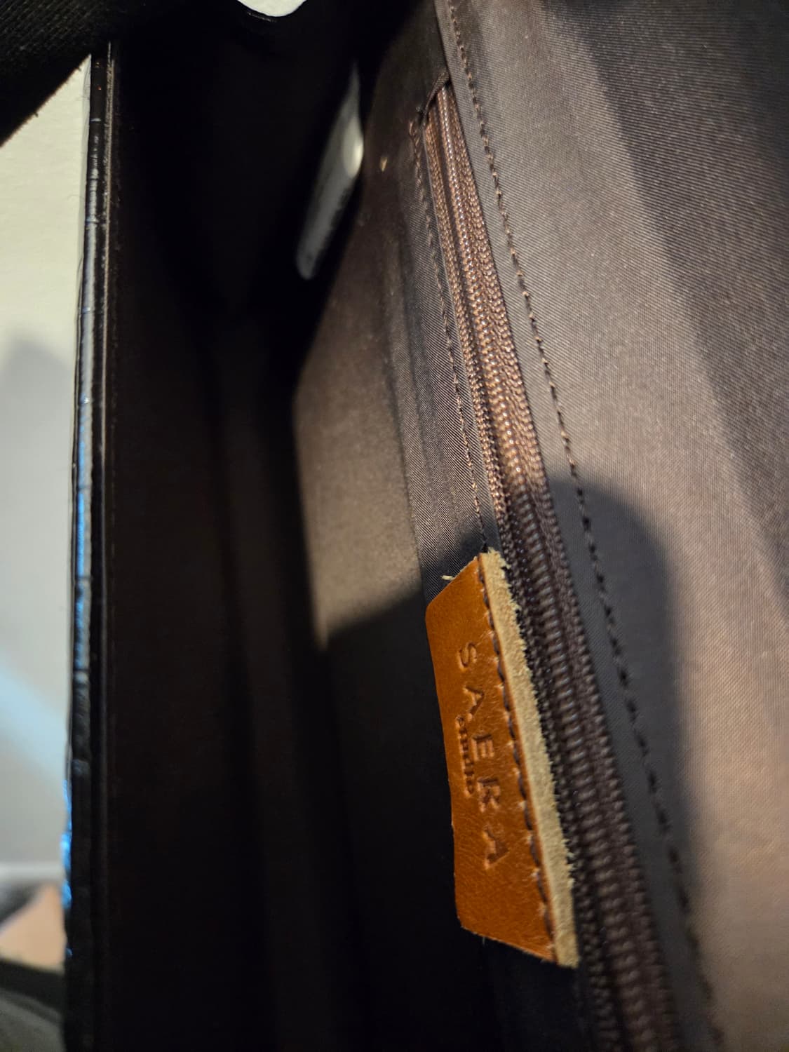 블랙 에나멜 소가죽 크로커 클러치백 상품이미지6