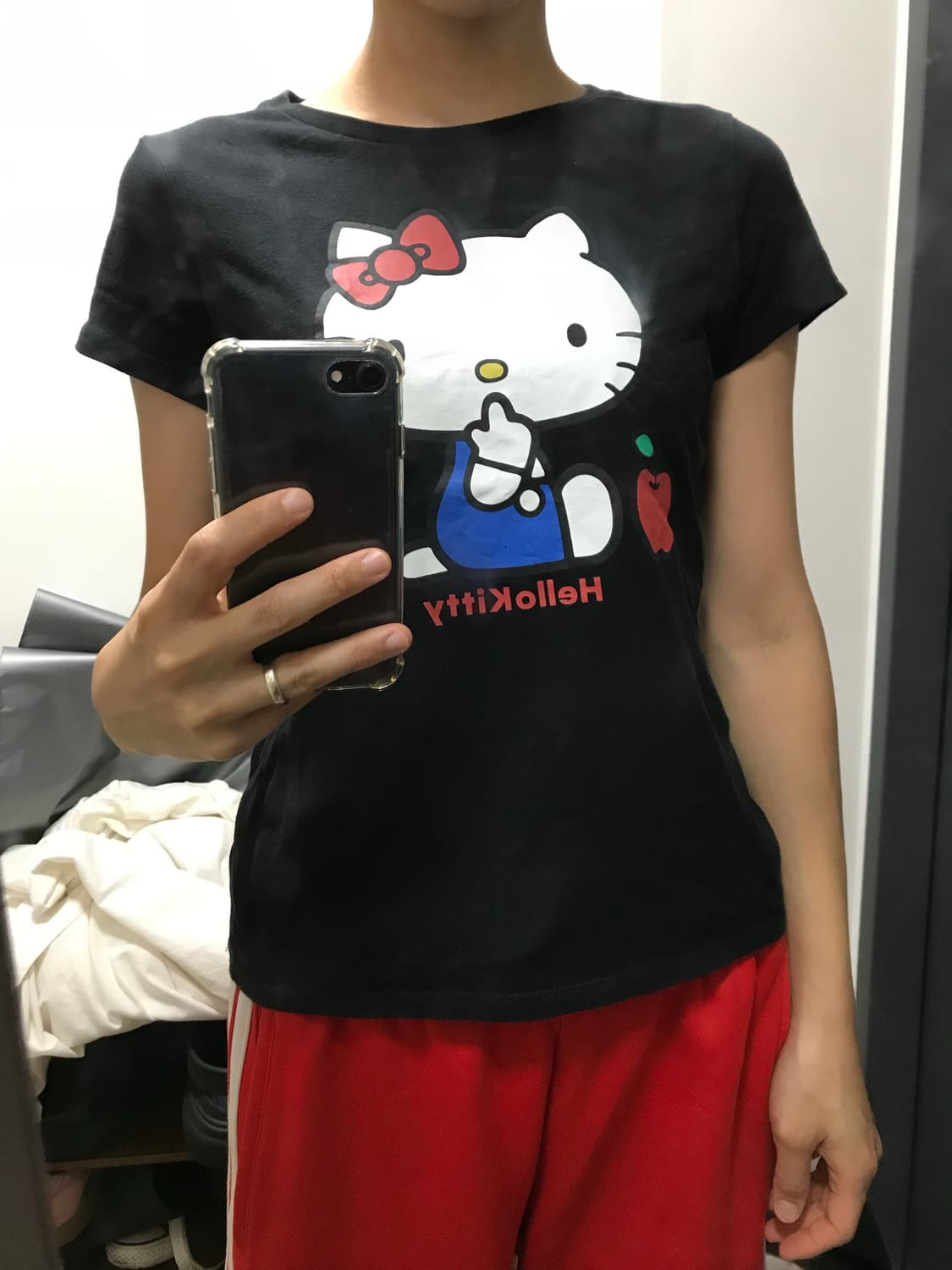 유니클로 헬로키티 페인팅T 상품이미지7