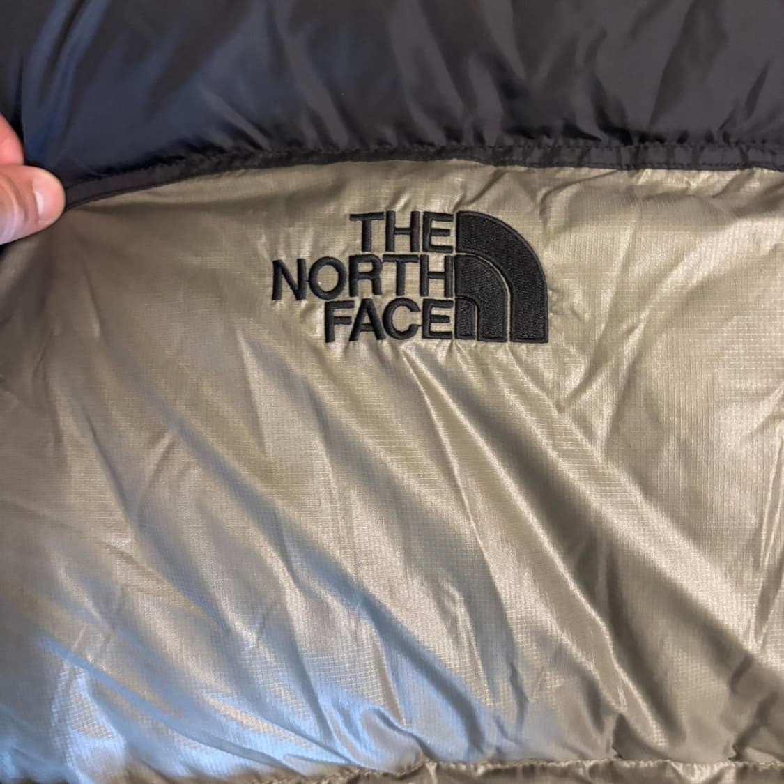 노스페이스 눕시 700 패딩 실버 그레이 상품이미지6