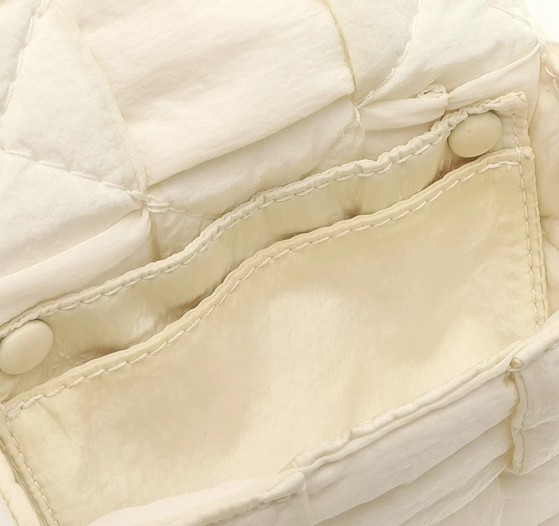 [A급] 보테가 베네타 패딩 미니 카세트 크로스백 화이트 판매합니다!!! 상품이미지7