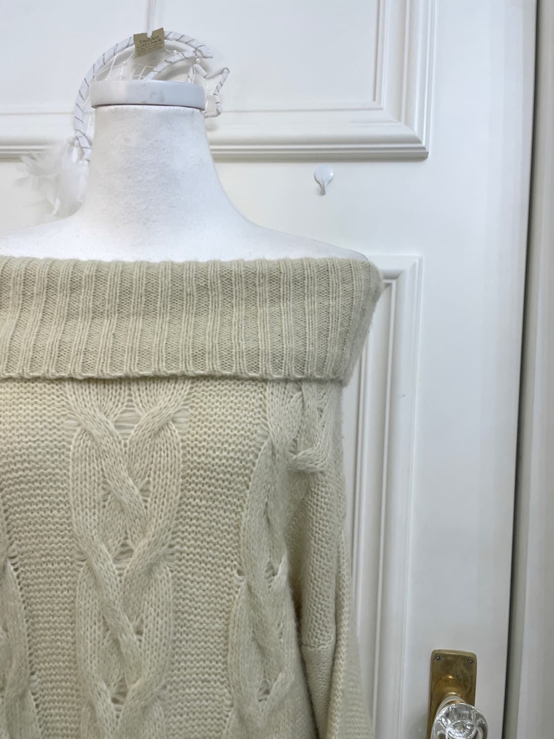 beige ivory twist off-shoulder opc 상품이미지6