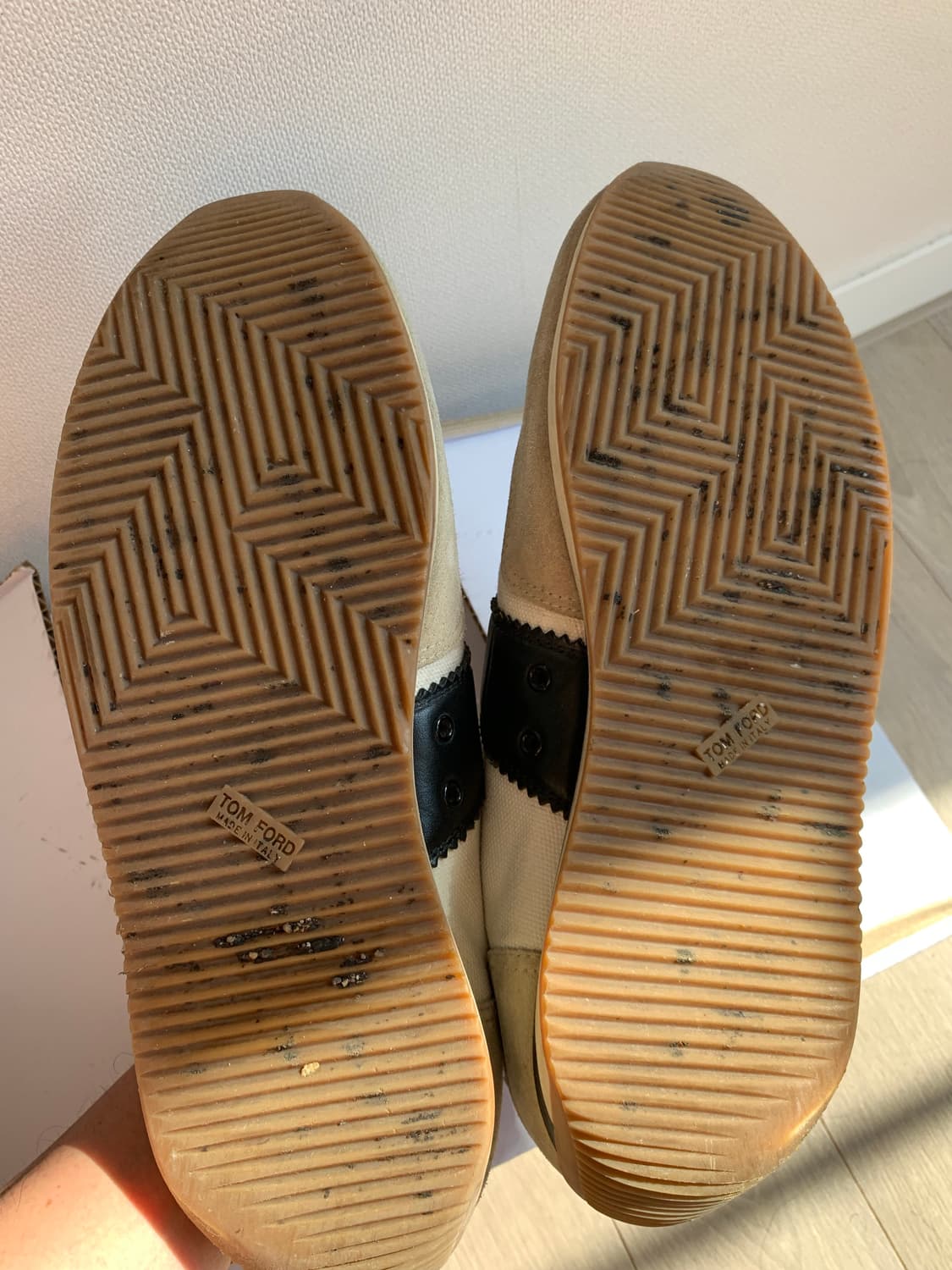 톰포드 스니커즈 검흰 8.5 상품이미지7