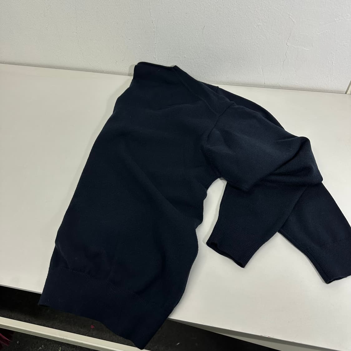 L 수아레 다크네이비 브이넥 니트 상품이미지5