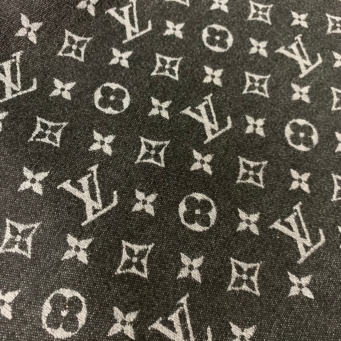 21SS 루이비통 시그니쳐 모노그램 머플러 상품이미지2