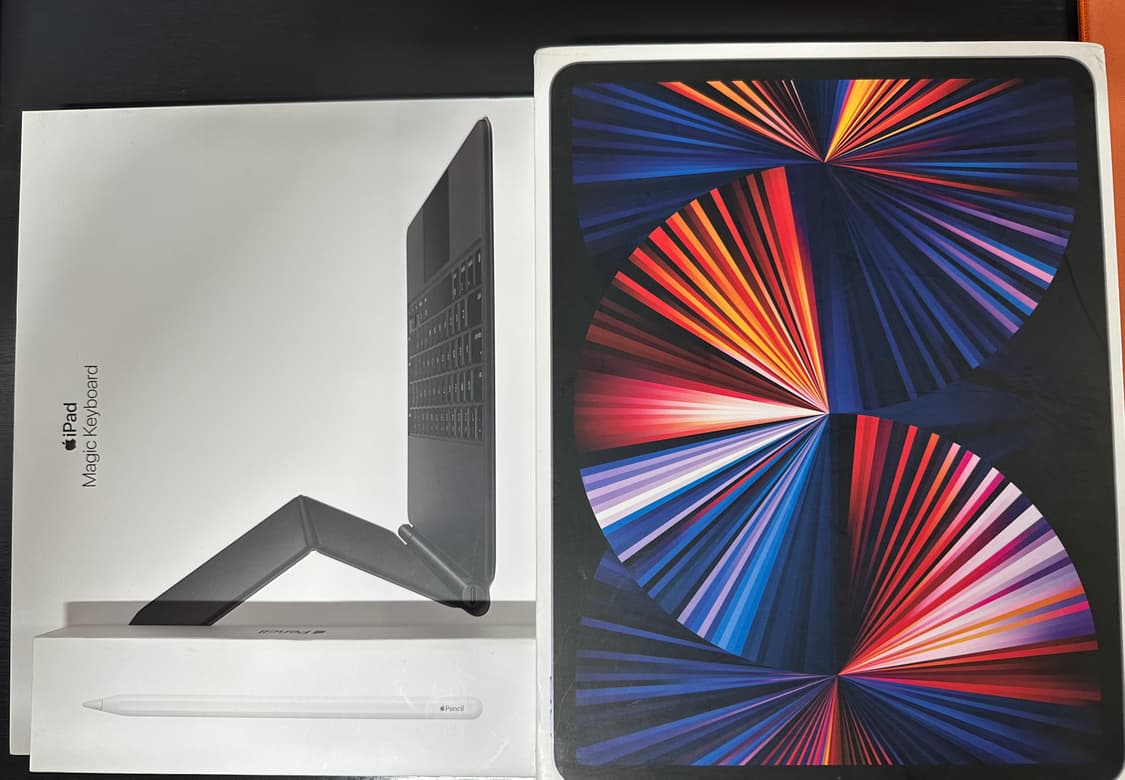 아이패드 프로 12.9 (5세대) M1 256GB 셀룰러 + 매직키보드  상품이미지1