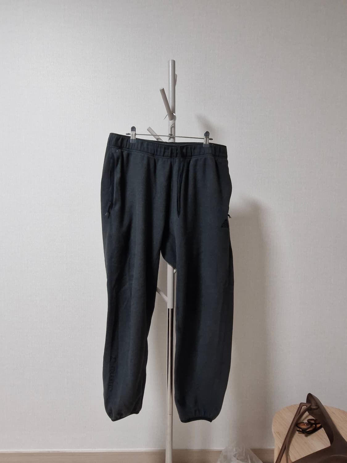 나이키acg  플리스 트레이닝팬츠 차콜 XL 상품이미지2