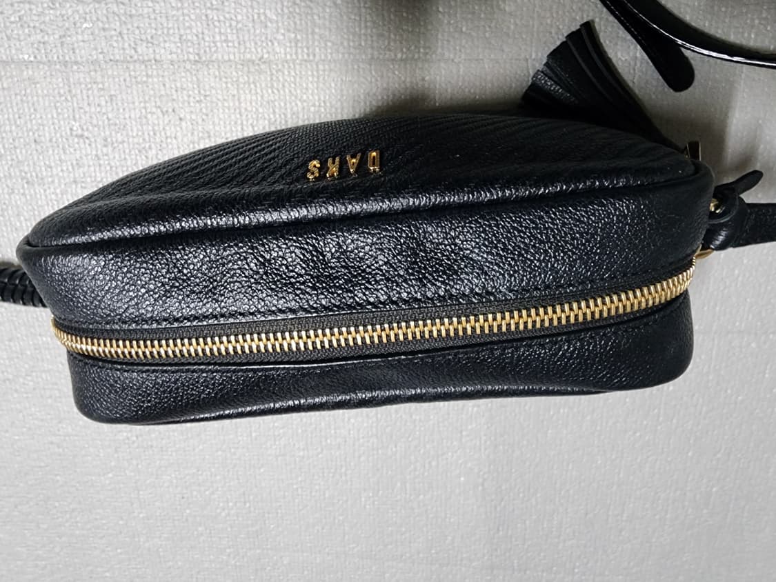 닥스 블랙 하우스체크 경판 가죽 크로스백 상품이미지7