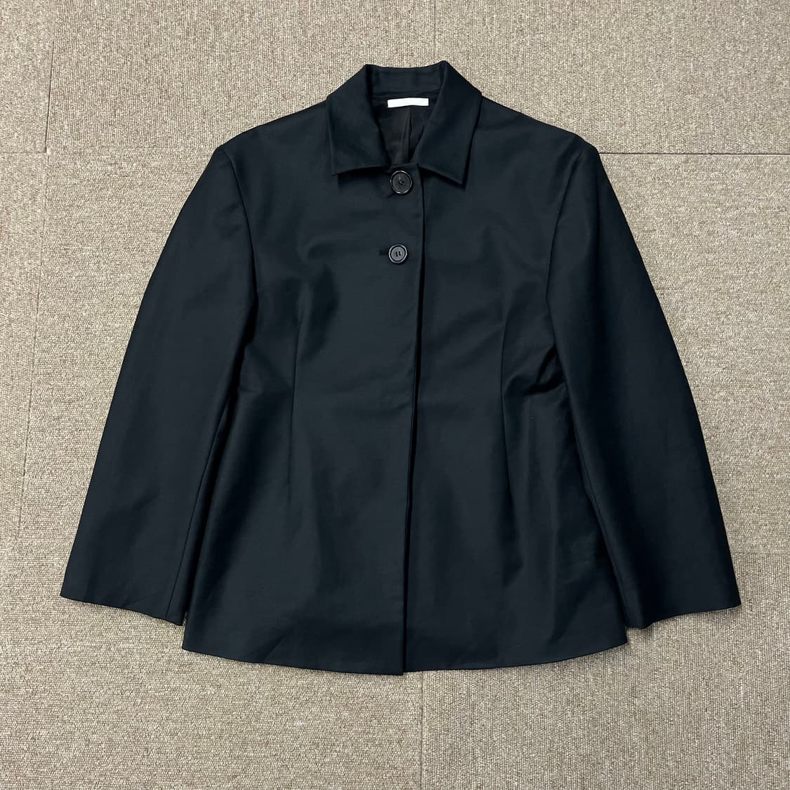 아모멘토 스퀘어드 숄더 트윌 자켓 상품이미지3