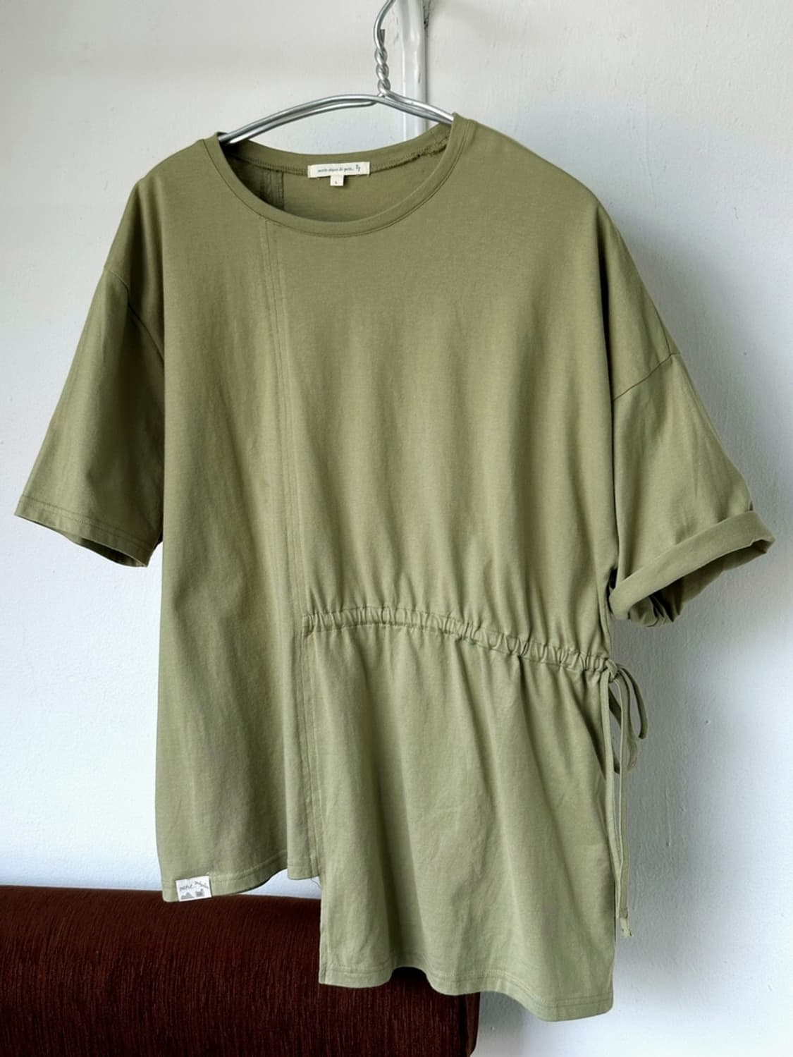 String point asymmetry panel crew neck t 상품이미지1