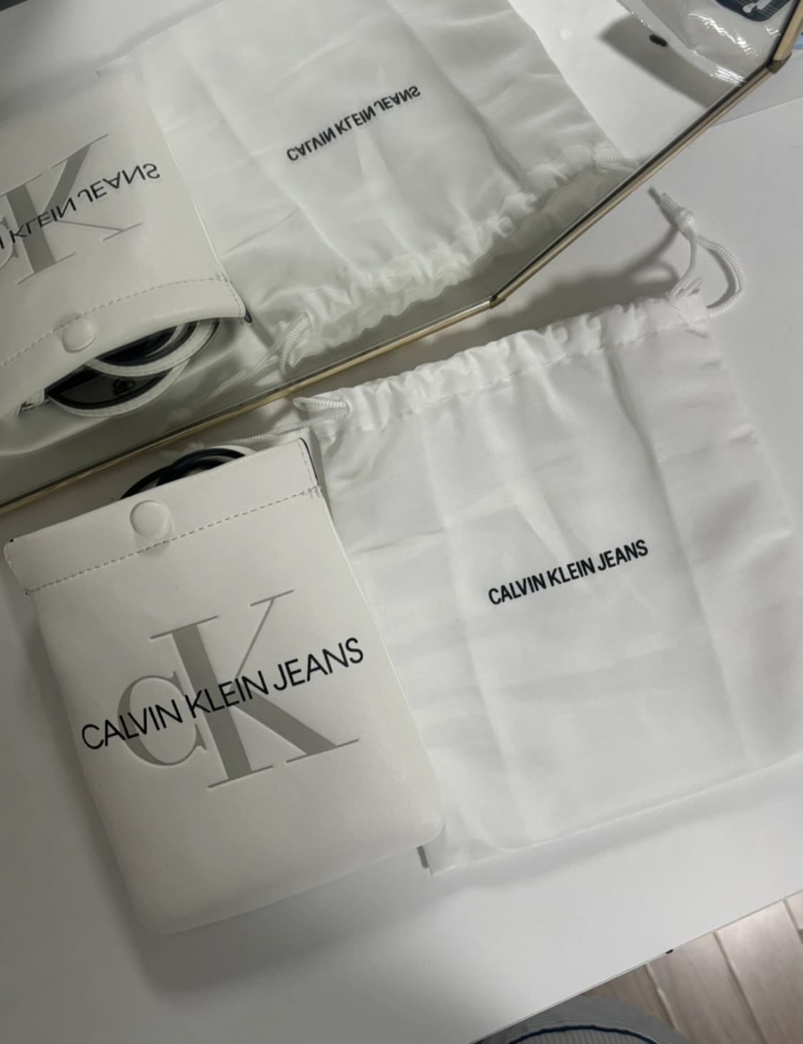 CK 모노그램 폰 크로스바디(새상품)/ ck가방 상품이미지2