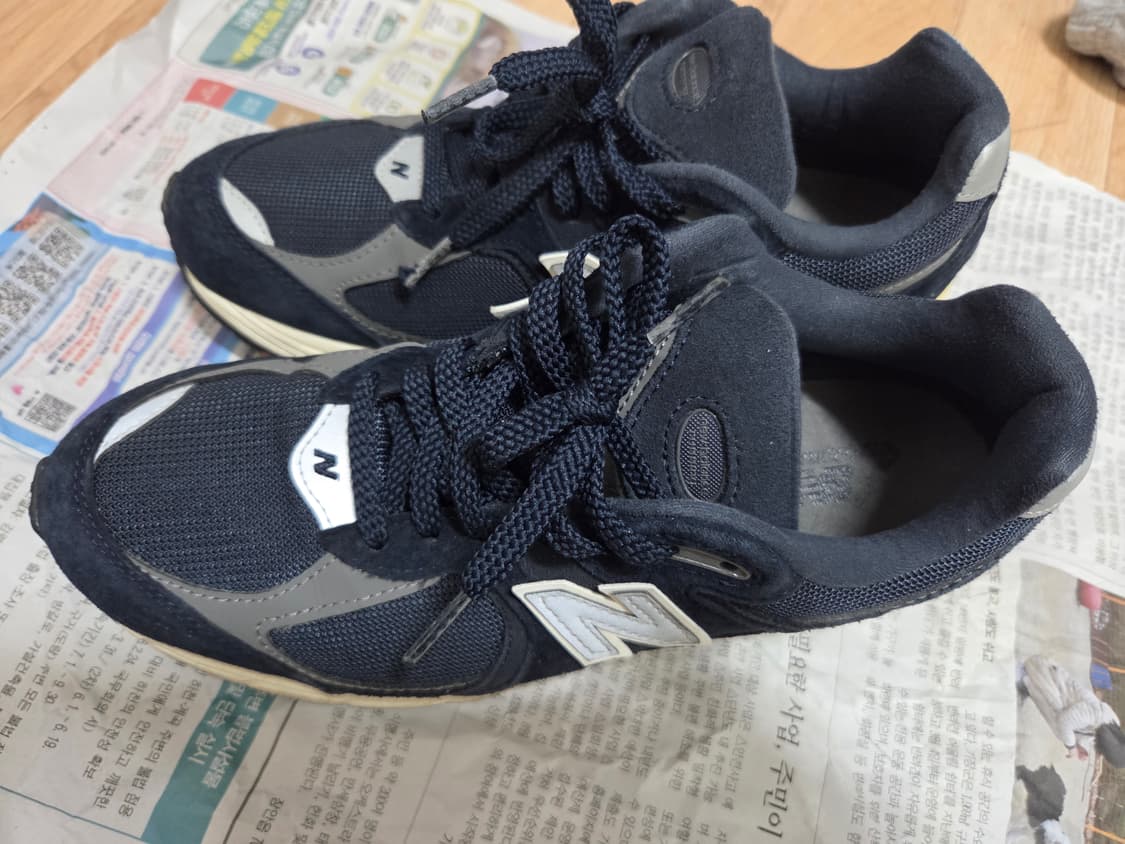 뉴발란스 2002 255 팝니다 상품이미지1