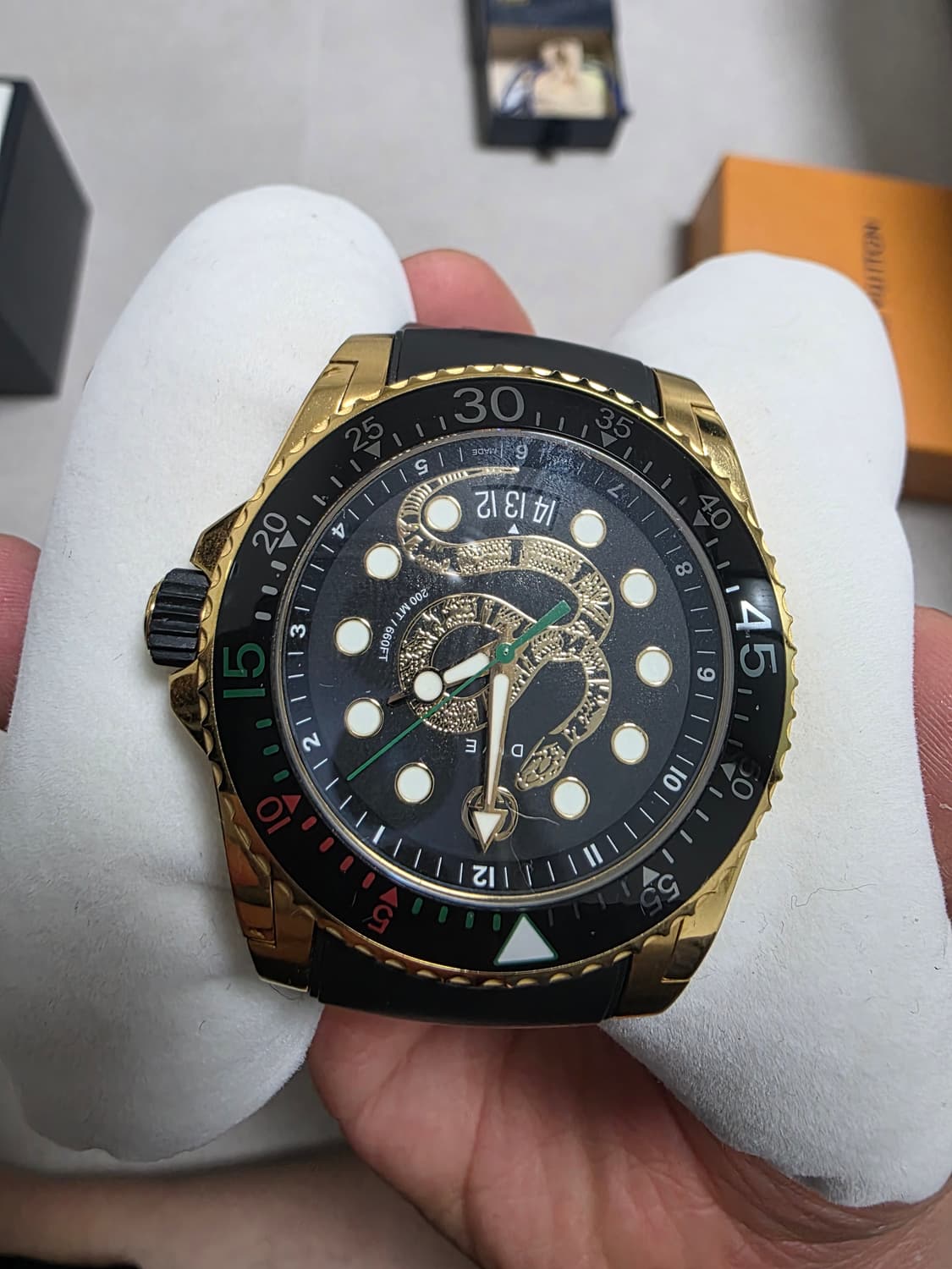 구찌 킹스네이크 다이브시계 보관만했어여 상품이미지3