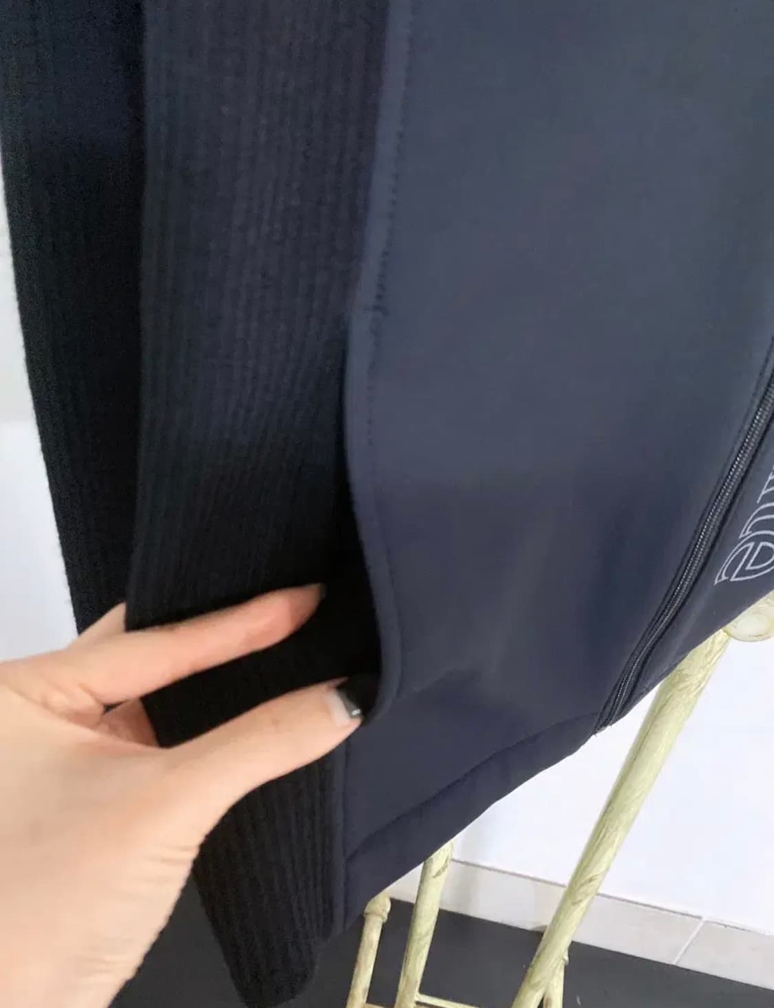 몽빈티지(1사이즈)블랙앤화이트골프여자빅로고골지니트집업자켓 상품이미지4