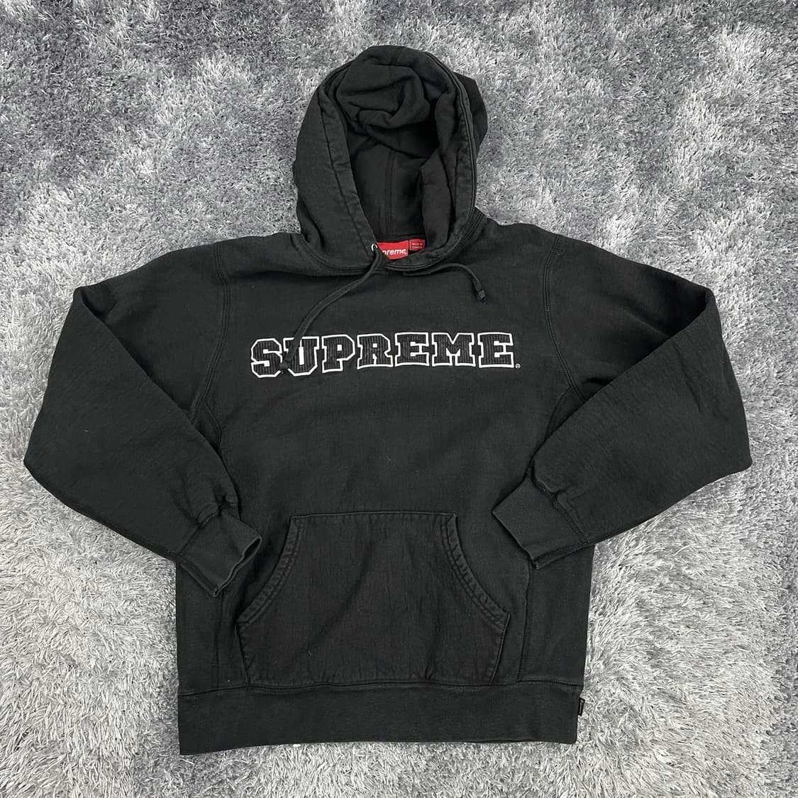 슈프림 코드 컬리지에이트 로고 후드 스웨트셔츠 블랙 상품이미지1