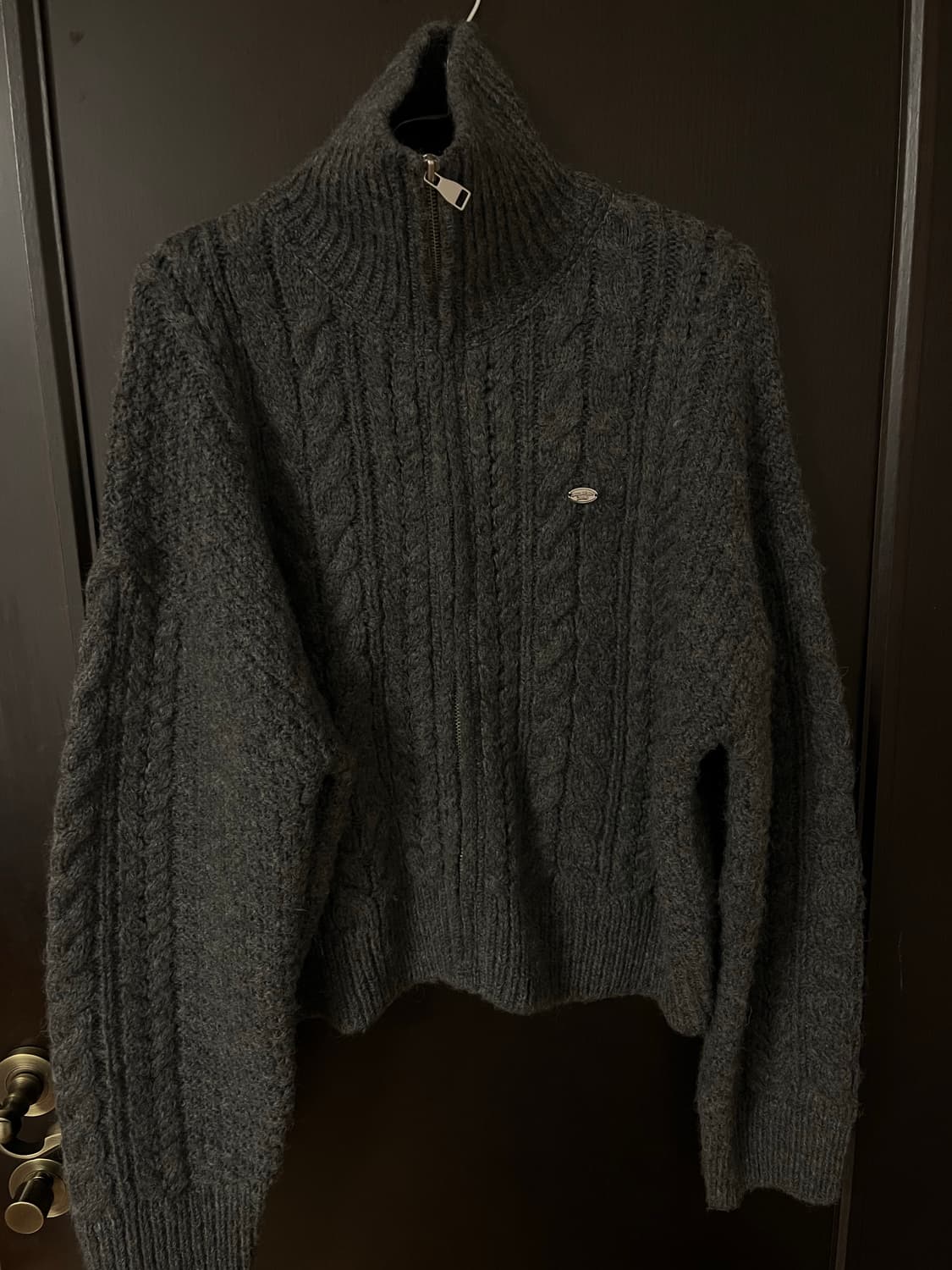 [썸웨어버터] 케이블 니트 집업 차콜 상품이미지4