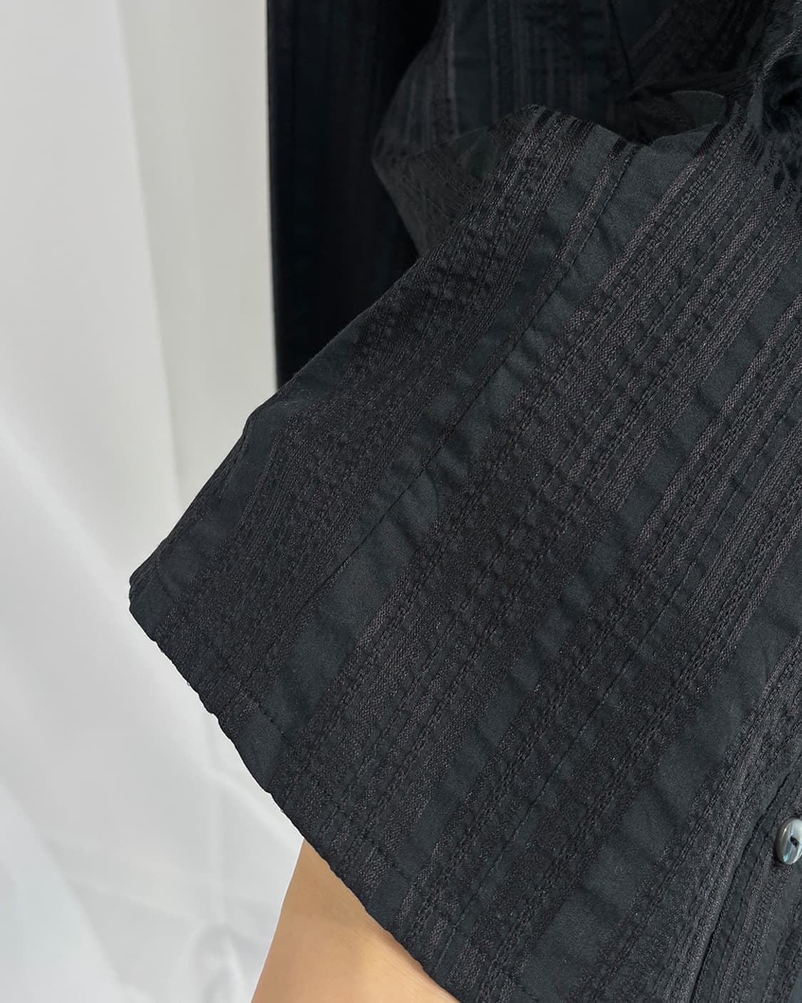 odessa 프릴 칼라 프론트 셔링 긱 블랙 셔츠 상품이미지6