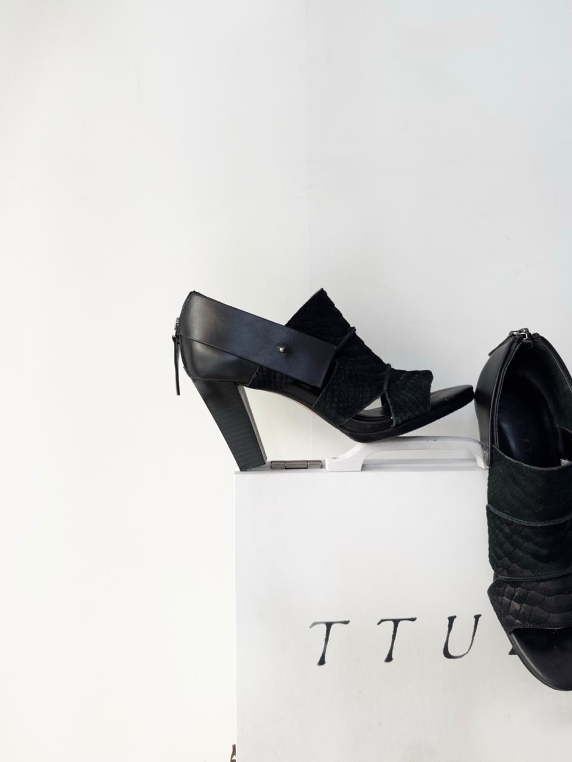 SISLEY crinkle suede leather heels 상품이미지1
