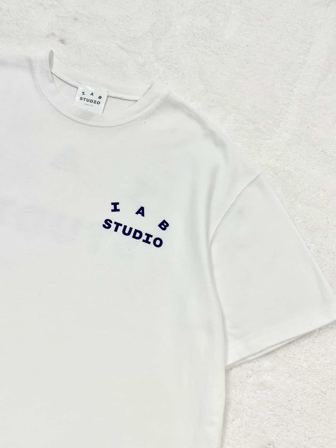 아이앱스튜디오 빅로고 화이트 반팔 상품이미지7