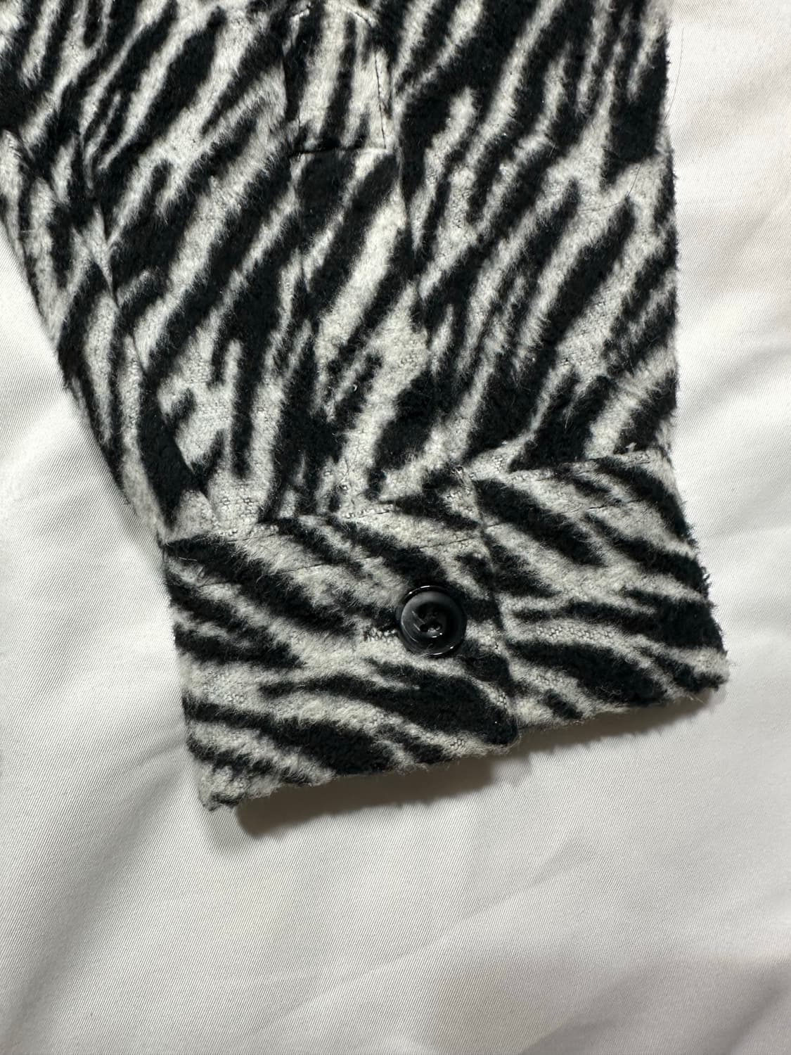 Crunky youth 지브라 모헤어 크롭 셔츠 상품이미지4