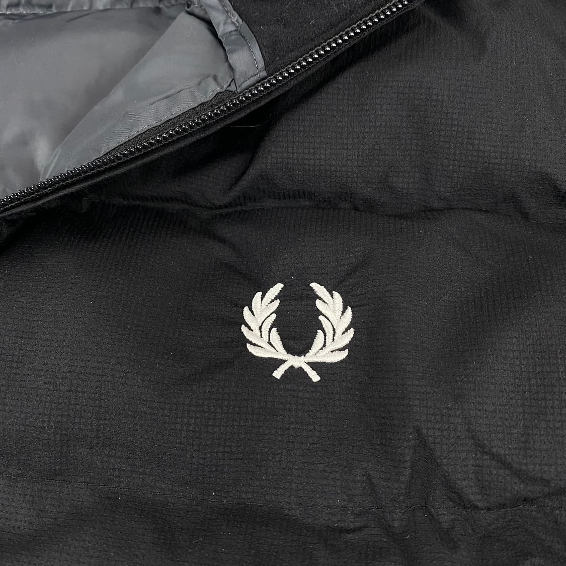 프레드페리 자수 스몰 로고 블랙 점퍼(98) 상품이미지4