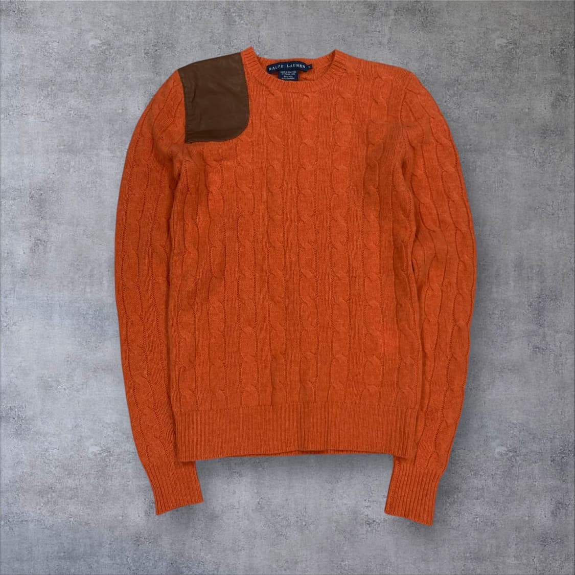 랄프로렌 오렌지 컬러 레더 숄더 패치 꽈배기 니트 상품이미지1